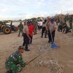 Polda Bali bersama TNI dan Masyarakat Gelar Karya Bakti Pembersihan Pantai Kedonganan dan Kuta