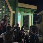 Personel Sat Samapta Polres Lebong Amankan Salat Tarawih di Masjid Al Hijad