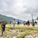 Polisi Hadir Menyapa Warga di Kulirik, Pendekatan Humanis Satgas Damai Cartenz Perkuat Rasa Aman