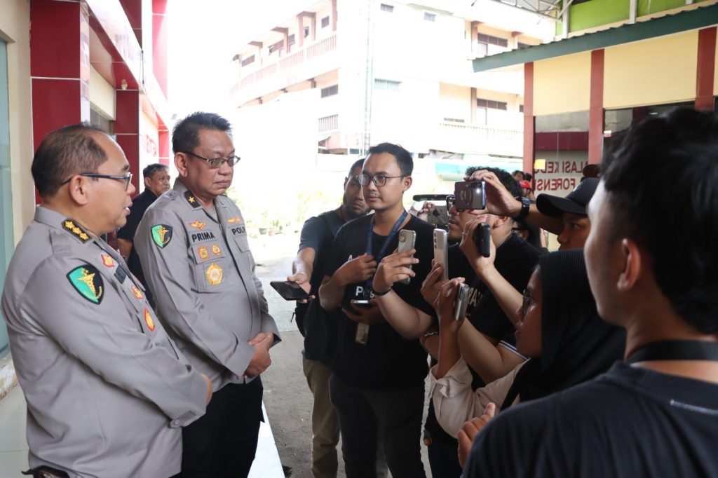 10 Jenazah Korban Kecelakaan Kereta Bekasi Dibawa ke RS Bhayangkara, Proses Identifikasi Berjalan