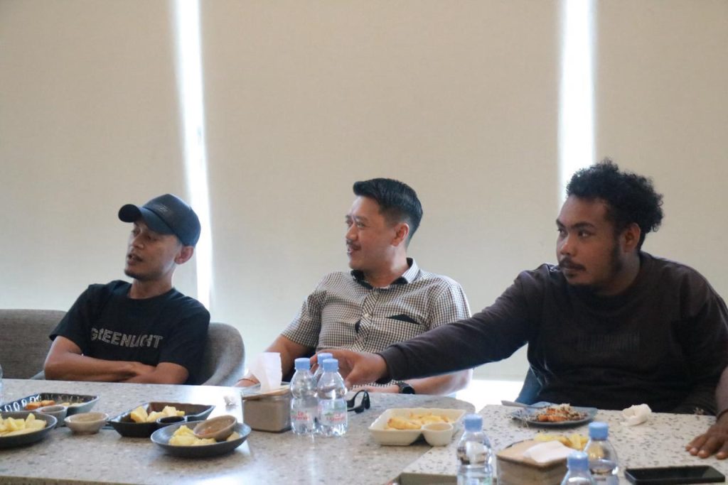 Perkuat Sinergi Informasi, Satgas Damai Cartenz Jalin Silaturahmi dengan Wartawan di Timika