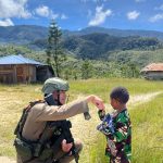 Jalin Keakraban dengan Warga, Satgas Ops Damai Cartenz Gelar Patroli Dialogis di Serambakon