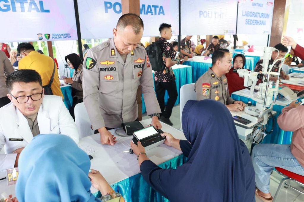 Polri Untuk Masyarakat : Polda Jatim Gelar Baksos dan Bakkes untuk Ribuan Warga di Nganjuk