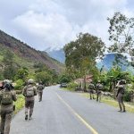 Patroli Jalan Kaki, Personel Ops Damai Cartenz Perkuat Keamanan dan Jalin Kedekatan dengan Warga Puncak Jaya