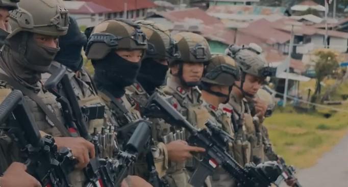 Satgas Damai Cartenz Amankan Ibadah dan Laksanakan Patroli Jalan Kaki di Puncak