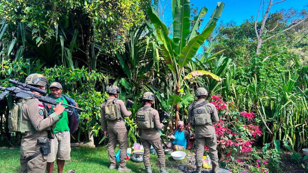 Menembus Medan Puncak Jaya, Patroli Humanis Satgas Damai Cartenz Hadirkan Rasa Aman bagi Warga