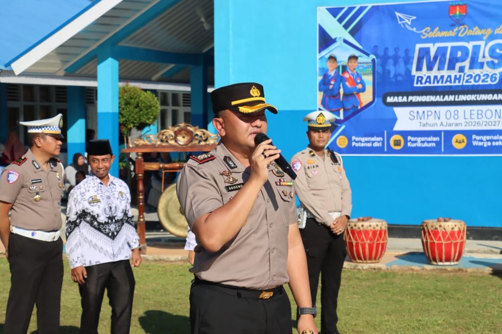 Kapolres Lebong Tanamkan Budaya Tertib Berlalu Lintas kepada Pelajar SMPN 8