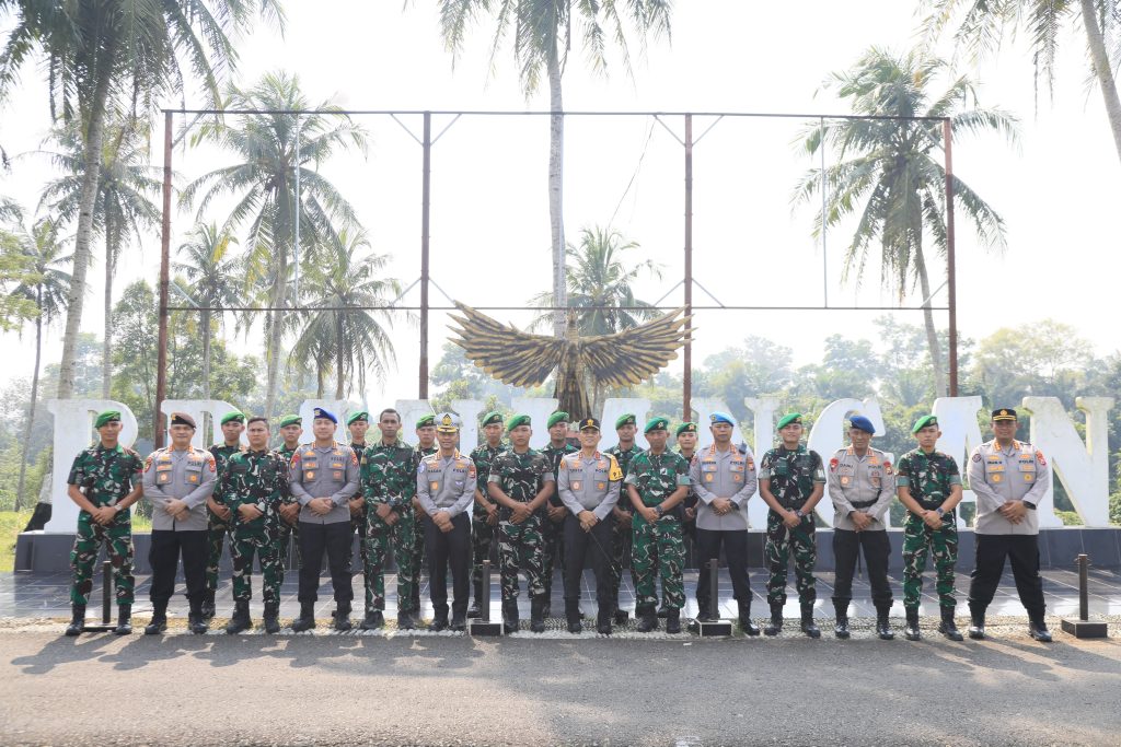 Pererat Sinergitas, Kapolda Bengkulu Jalin Silaturahmi dengan Kompi Senapan B Yonif 144/Jaya Yudha