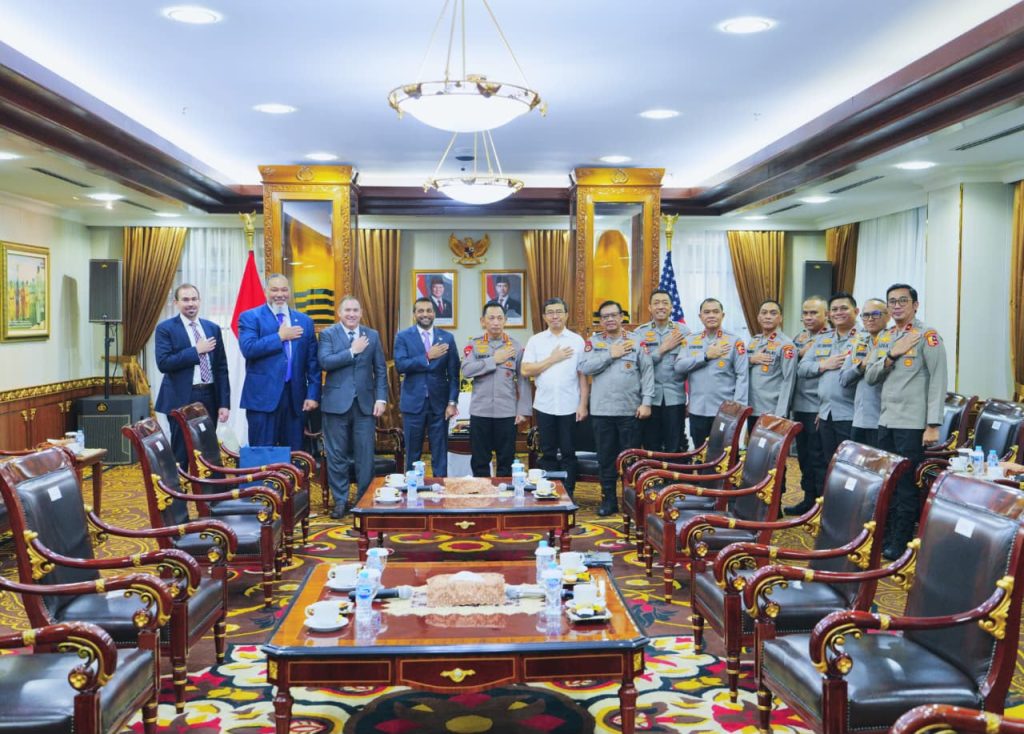 Kapolri Terima Audiensi Direktur FBI, Perkuat Kerja Sama Penanggulangan Kejahatan Transnasional