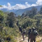 Patroli Dialogis Ops Damai Cartenz Warnai Aktivitas Warga di Distrik Sinak