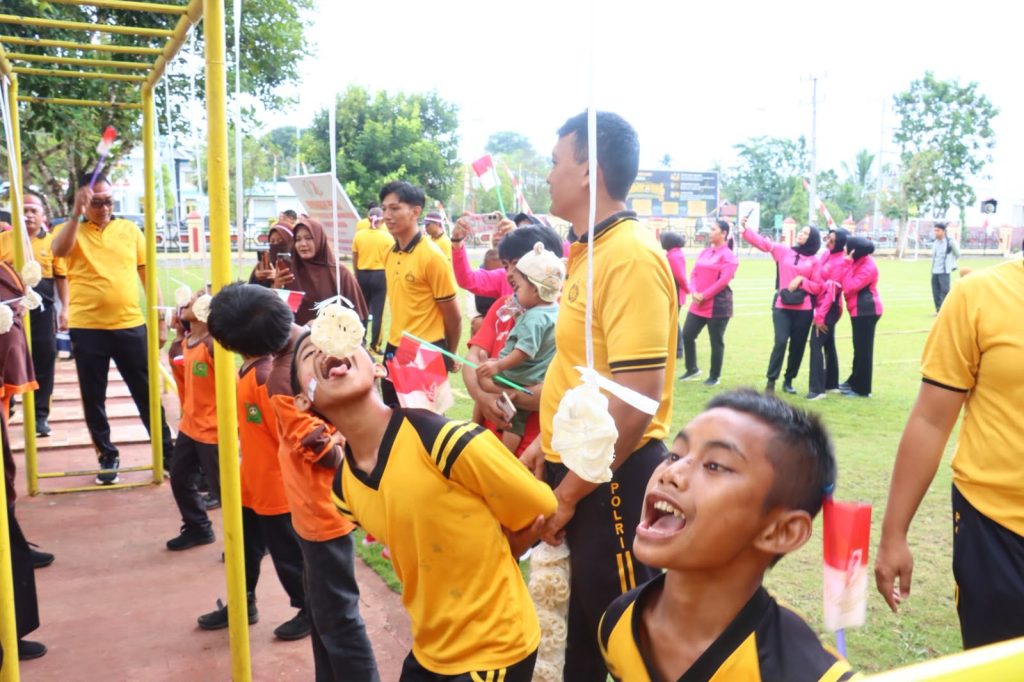 Polres Lebong dan Bhayangkari Cabang Lebong Memeriahkan HUT RI Ke-81 Bersama Anak Panti Asuhan Kabupaten Lebong.