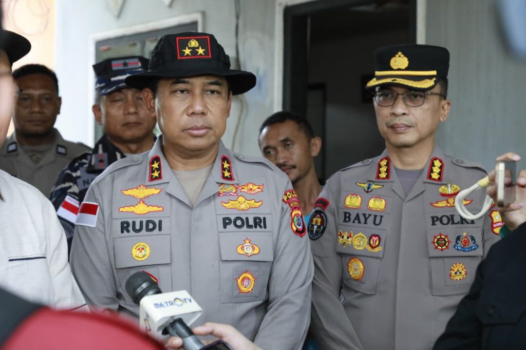 Terbang dengan Pesawat Khusus, Polri Kerahkan 10 K9 SAR Berpengalaman ke Flores, Misi Pencarian Korban