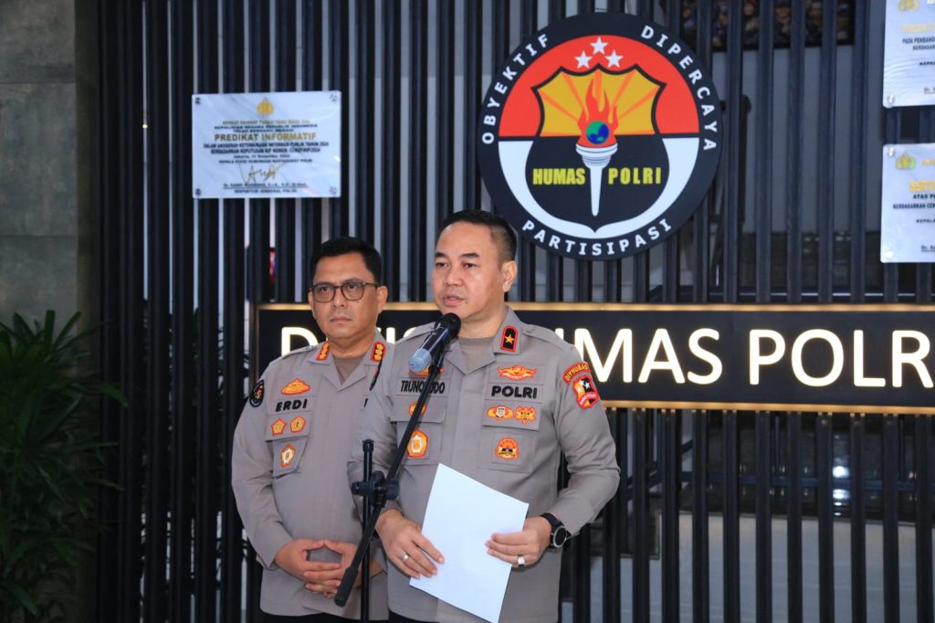 Kapolda NTT Salurkan Bantuan untuk Korban Gempa di Ngada, Polri Hadir Ringankan Beban Warga