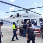 Polri Evakuasi Dua Warga Palue Lewat Jalur Udara, Lansia Korban Reruntuhan dan Ibu Hamil