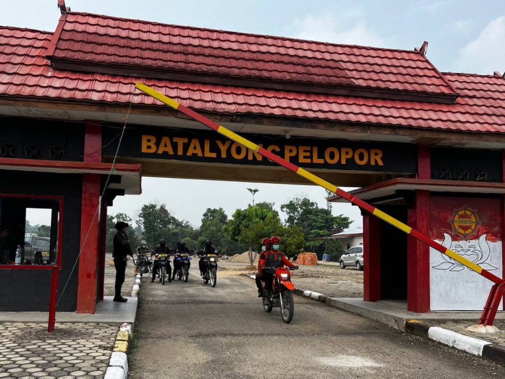 Pantau Karhutla, Satbrimob Polda Jambi Bersama Instansi Terkait Patroli Kawasan Konservasi Gajah di Tebo