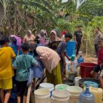 Brimob Polda Jambi Salurkan Air Bersih, Bantu Warga Terdampak Kekeringan di Muaro Jambi