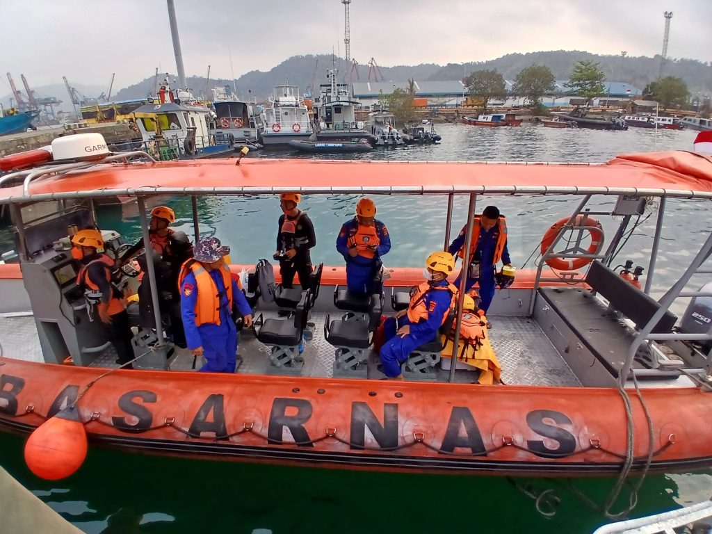 Polda Lampung Perkuat Pencarian 5 Wartawan dan 3 Kru Kapal yang Hilang Kontak di Selat Sunda