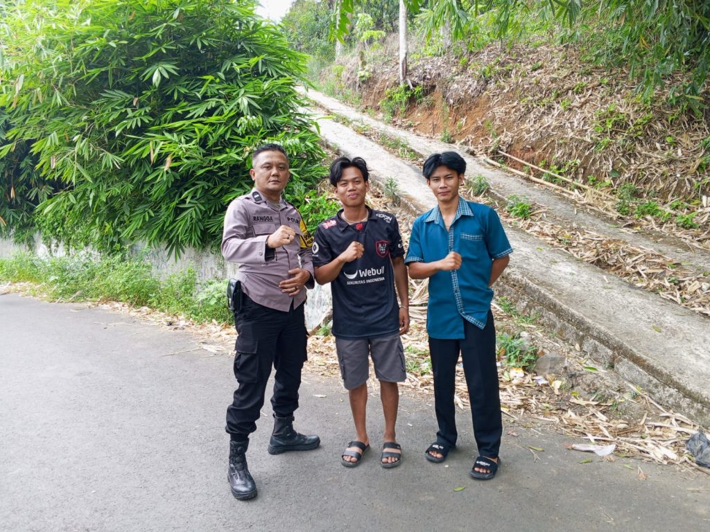 BHABINKAMTIBMAS POLSEK LEBONG UTARA IMBAU WARGA CEGAH KARHUTLA