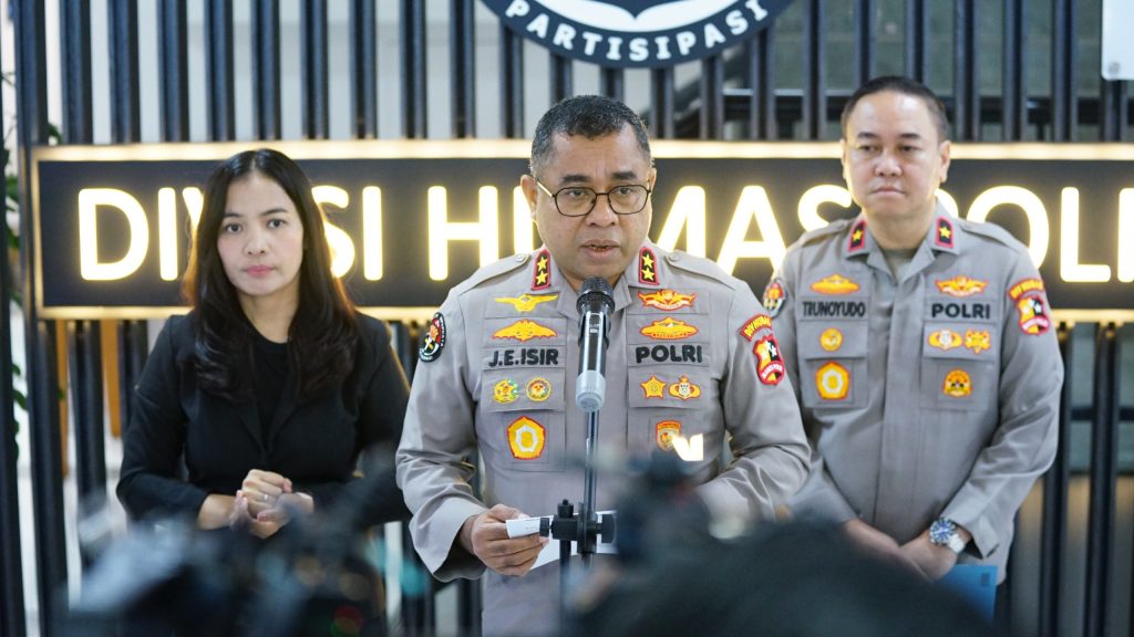 30 MIL LAUT DARI DARAT, HELIKOPTER POLRI E