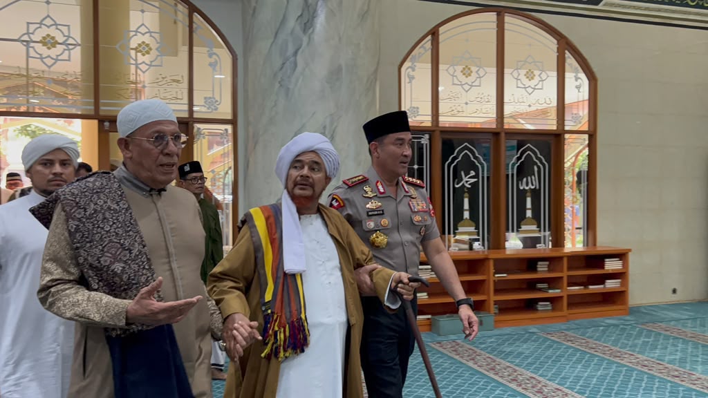 Kapolri Silaturahmi dengan Habib Umar bin Hafidz, Perkuat Sinergi Ulama dan Polri*