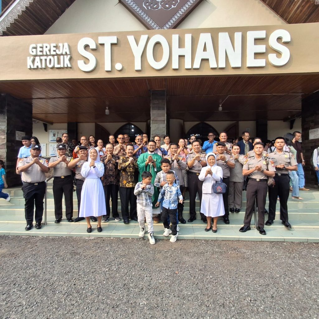 Wakapolda Bengkulu Laksanakan Minggu Kasih di Gereja Katolik ST.Yohanes Bengkulu : Wujud Polri Humanis dan Dekat dengan Umat