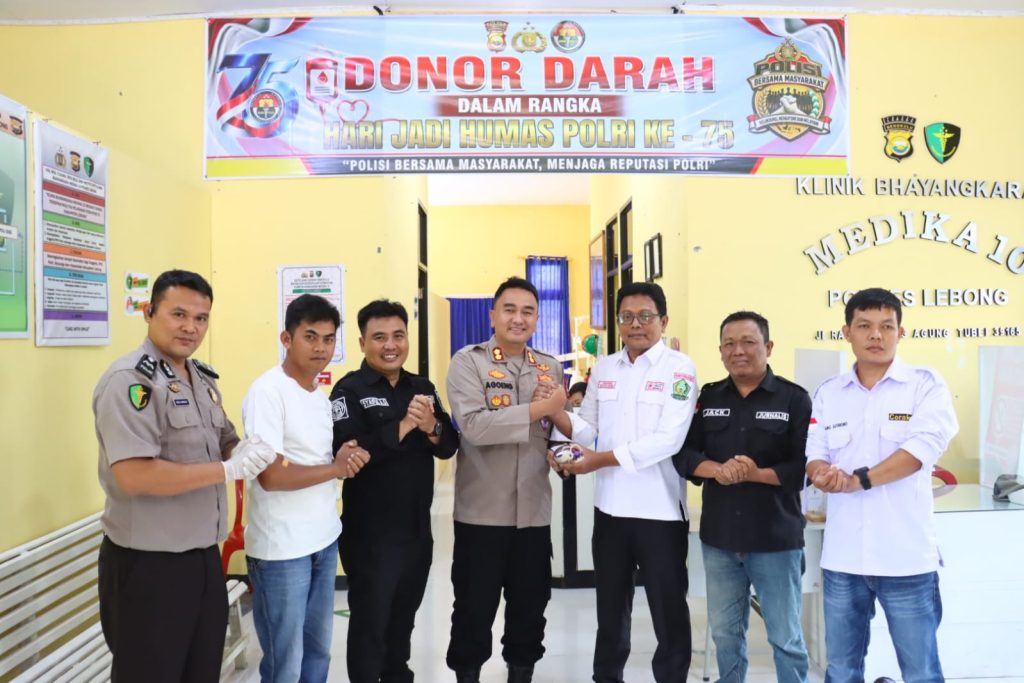 Peringati Hari Jadi Humas Polri ke-75, Polres Lebong dan Awak Media Donorkan Darah Kepada Masyarakat.
