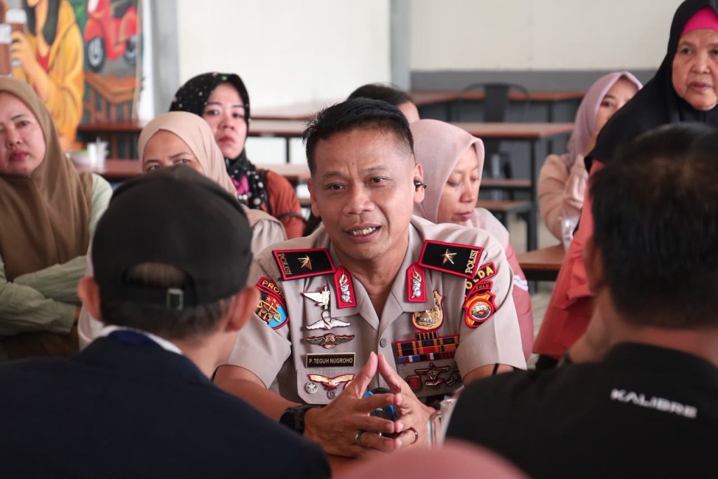 Wujudkan Program Quick Wins Kapolri, Wakapolda Bengkulu Ngopi Bareng Karang Taruna, Juru Parkir dan Buruh Pasar di Suka Ramai