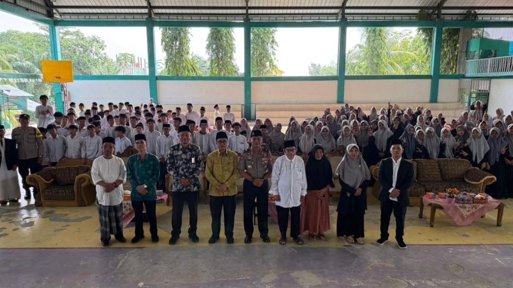 Hari Santri, Wakapolda Bengkulu Bawa Tumpeng dan Beri Pesan untuk Generasi Santri Ponpes Al-Qur’an Harsallakum
