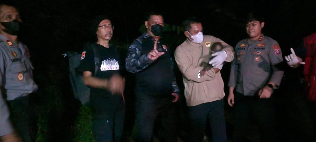 Polisi Selamatkan Induk dan Anak Orang Utan Terdampak Karhutla di Kalimantan Tengah