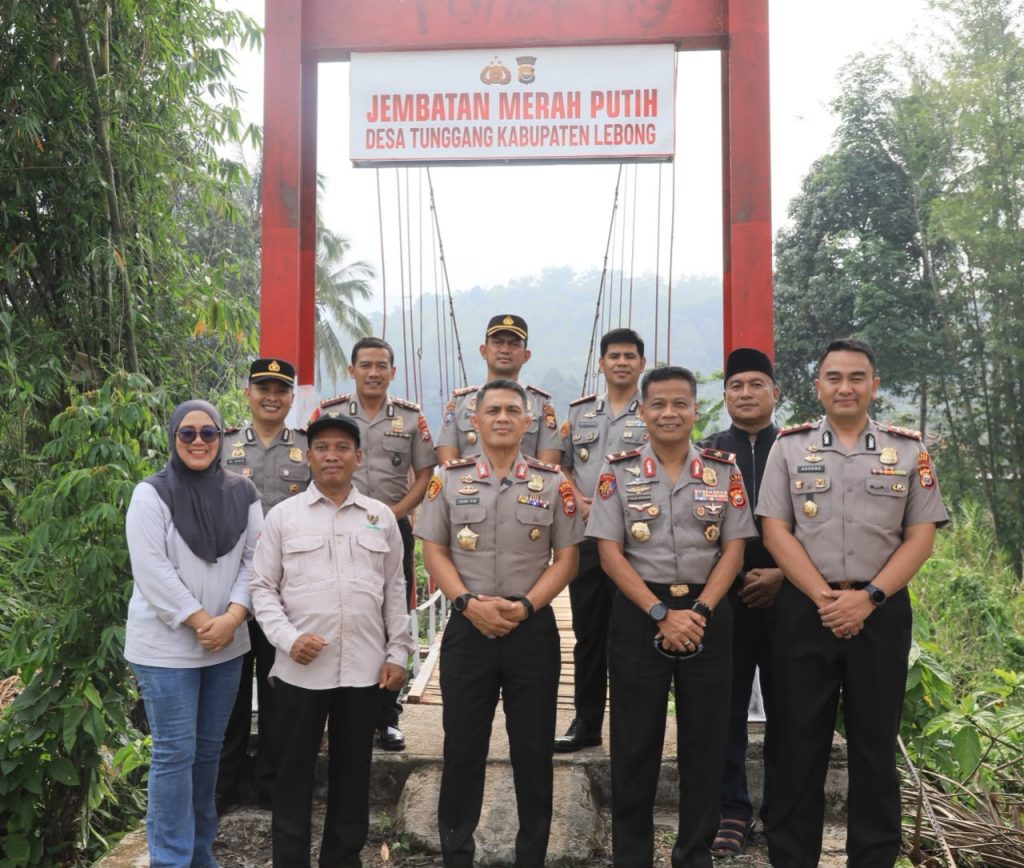 Permudah Akses Warga, Kapolda Bengkulu Resmikan Jembatan Merah Putih di Desa Tunggang Lebong